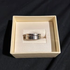 STAINLESS STEEL SILVER BAND W/ENGRAVED SINGLE STRIPE SIZE 18 = US size 7